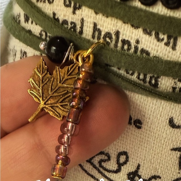 Onyx and green suede multi charms necklace statement - Picture 3 of 3